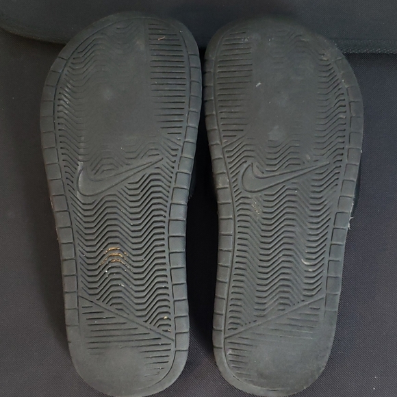 Nike Slides - Picture 2 of 3